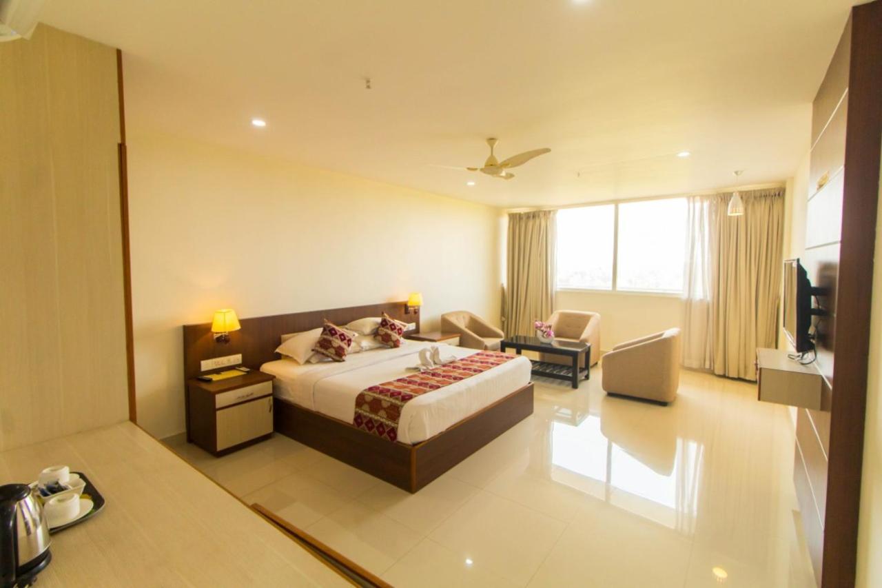 Отель Miracle Residency Kizhake Chalakudi Экстерьер фото