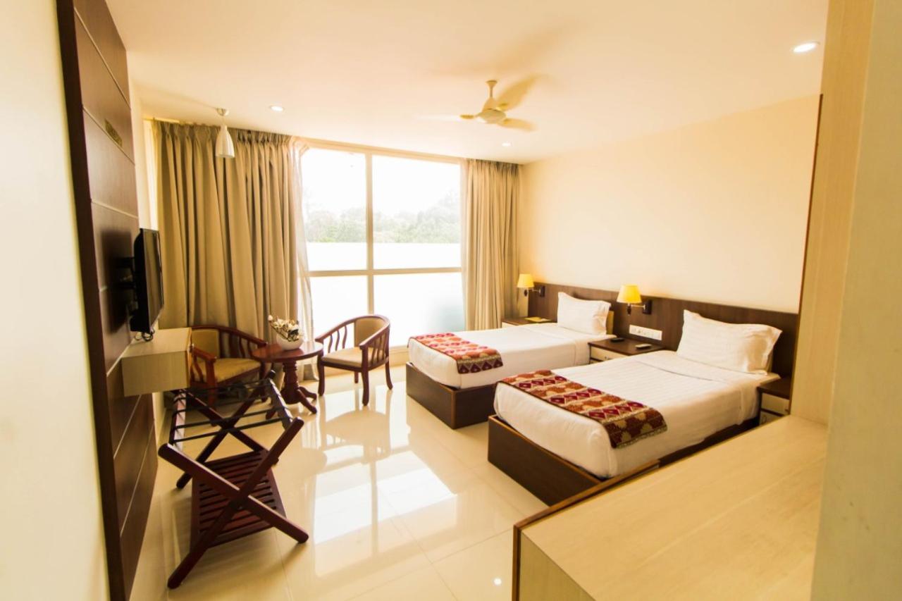 Отель Miracle Residency Kizhake Chalakudi Экстерьер фото