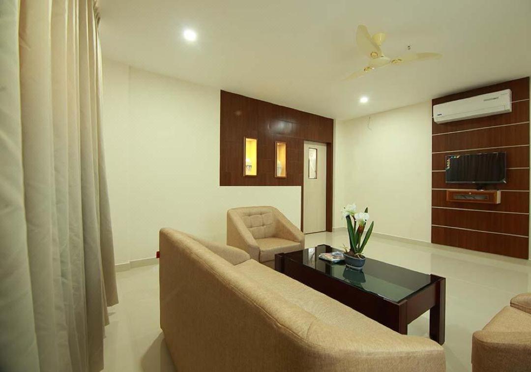 Отель Miracle Residency Kizhake Chalakudi Экстерьер фото